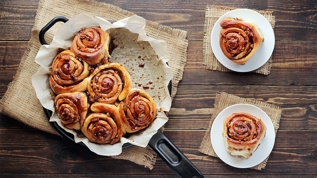 Jumbo Pecan Cinnamon Buns