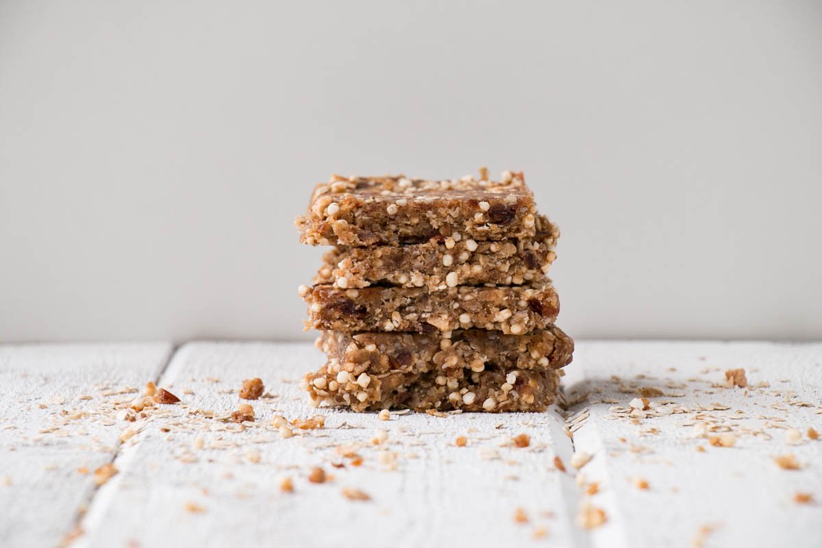 No-Bake Apple Cinnamon Oatmeal Date Bars