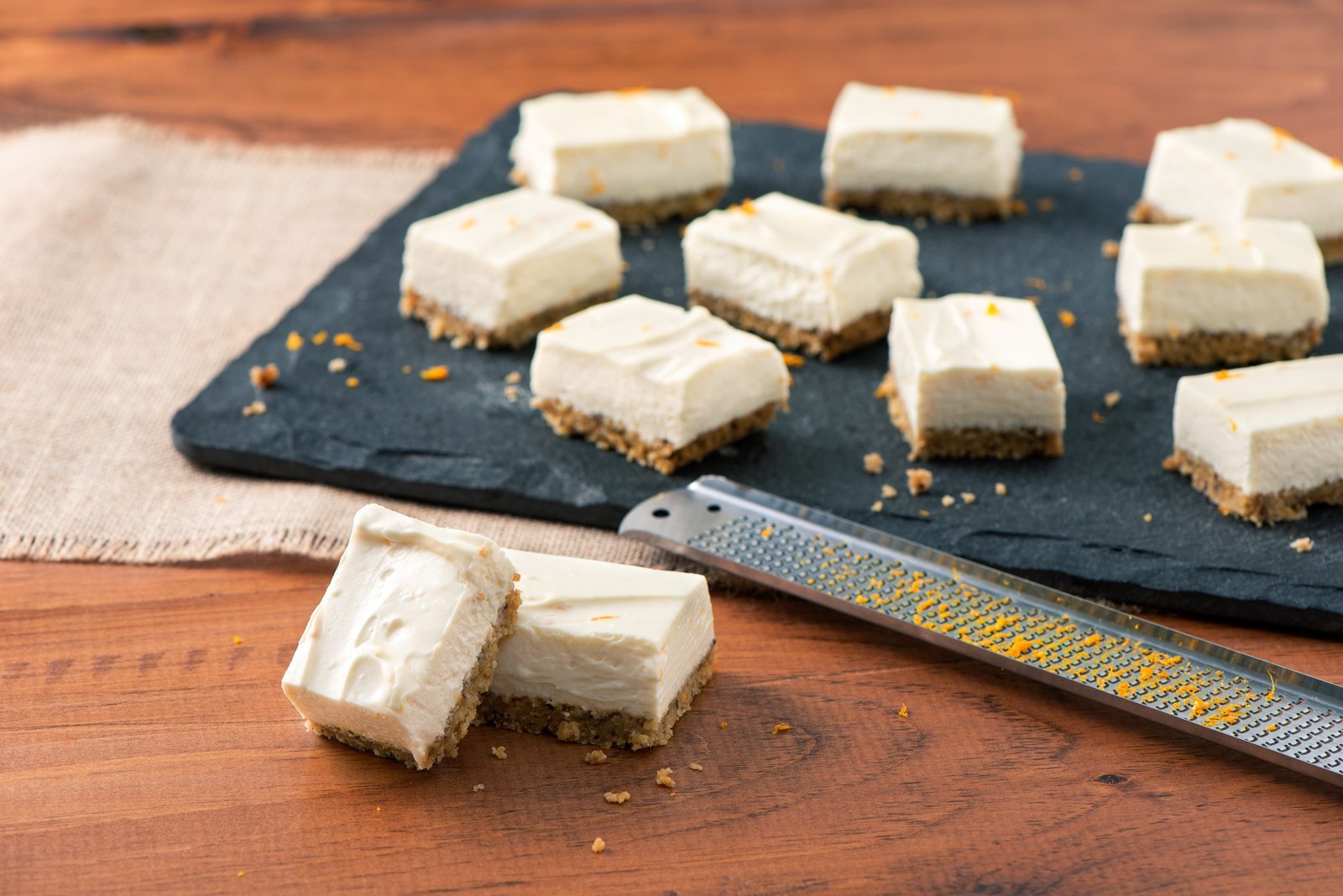 Barres de gâteau au fromage épicé sans cuisson